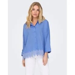 ONLY dame skjorte ONLGRACES - Blue Bonnet BRIGHT WHITE EMB. Hot