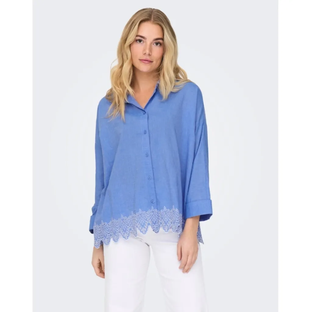 ONLY dame skjorte ONLGRACES - Blue Bonnet BRIGHT WHITE EMB. Hot